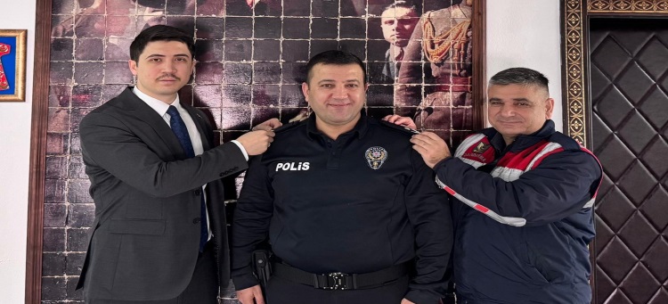 Bilecik Pazaryeri'nde başarılı Emniyet Amirine apoletleri eşi taktı