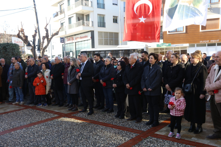İzmir Güzelbahçe'de Uğur Mumcu büstü ve ismiyle yaşatılıyor