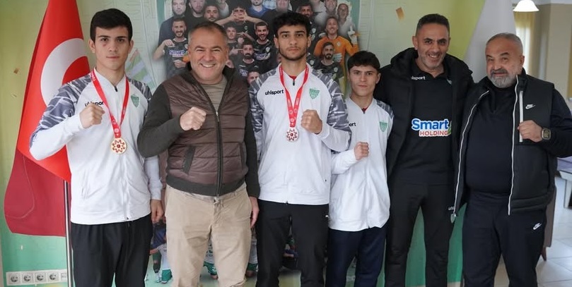 Çayelispor’un Boks ve Kickboks Takımları Şampiyonadan Zaferle Döndü!