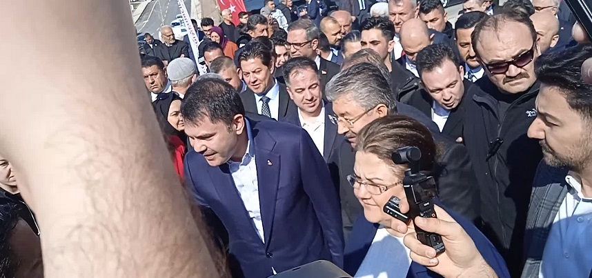 Depremzede vatandaştan Bakan Kurum’a: 