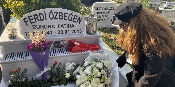 Ferdi Özbeğen, ölümünün 12’nci yılında TEV’in düzenlediği törenle anıldı