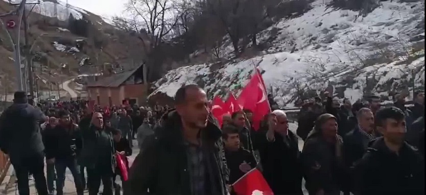 Bahçesaraylılar kepenk indirip yol ve tünel için yürüdü