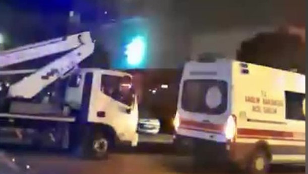 Denizli'de 7 katlı binada yangın çıktı, üst katlarda mahsur kalanlar kurtarıldı