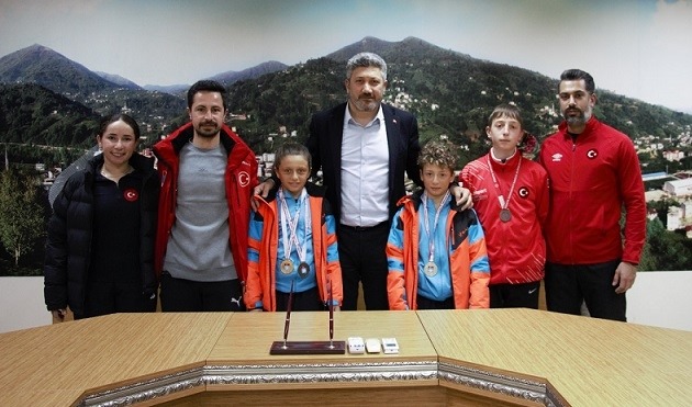 Belediye Başkanı Rıfat Özer, Başarılı sporcuları makamında kabul etti…
