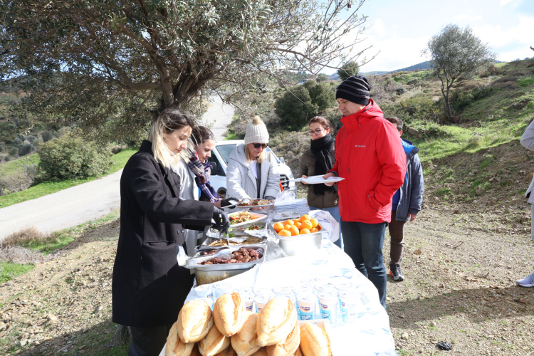 İzmir Güzelbahçe'de ders sonrası doğa keyfi