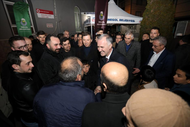 Bursa İnegöl'de farklı camilerde kandil ikramı yapıldı