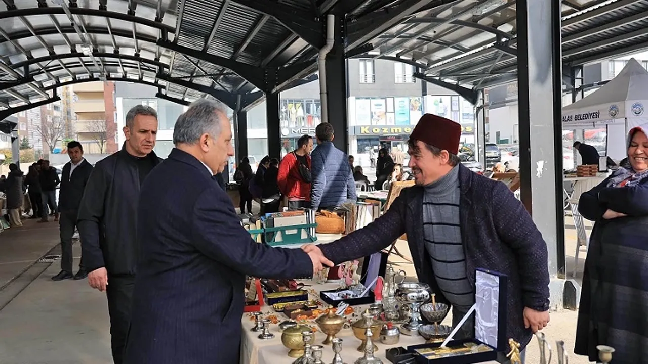 Kayseri Talas'ta Antika Pazarı'na kar engeli