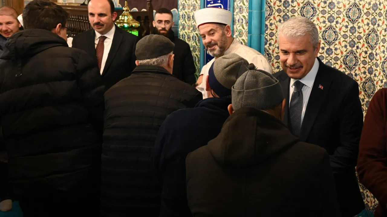 Konya'da Vali Akın ve Başkan Altay kandil bereketine ortak oldu