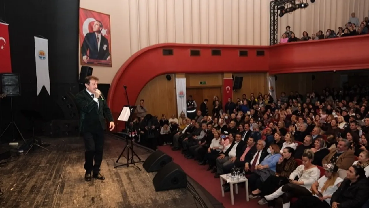 Ferdi Tayfur Adana'da anıldı