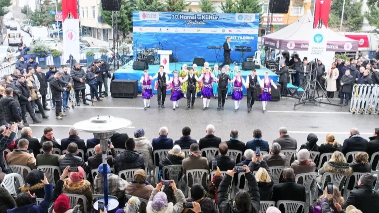 İstanbul Ümraniye'de 3 ton hamsi dağıtıldı