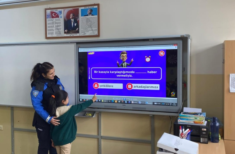 Edirne Keşan polisinden öğrencilere meslek tanıtımı