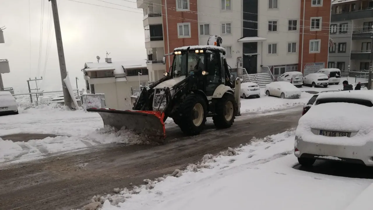 Kocaeli İzmit Belediyesi karla mücadelede seferberlik başlattı