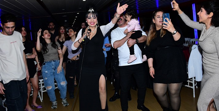 Şahsenem İstanbul Boğazı'nda İran ( Aresh) Areş gemisinde.