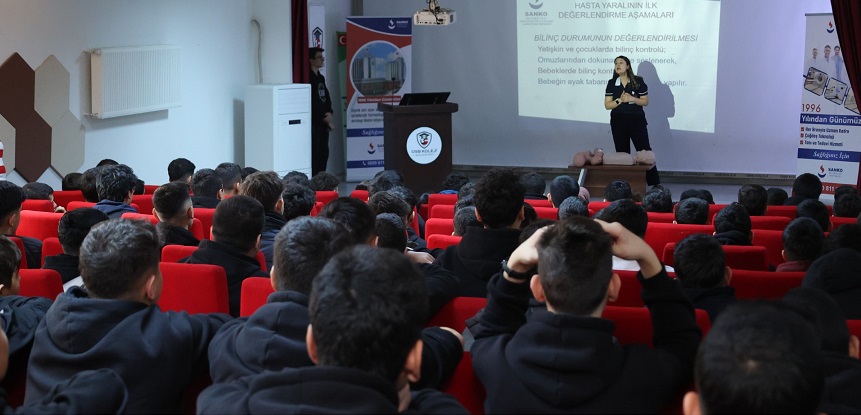 SANKO ÜNİVERSİTESİ HASTANESİNDEN GAZİANTEP OSB KOLEJİ ÖĞRENCİLERİNE İLK YARDIMIN ÖNEMİ ANLATILDI