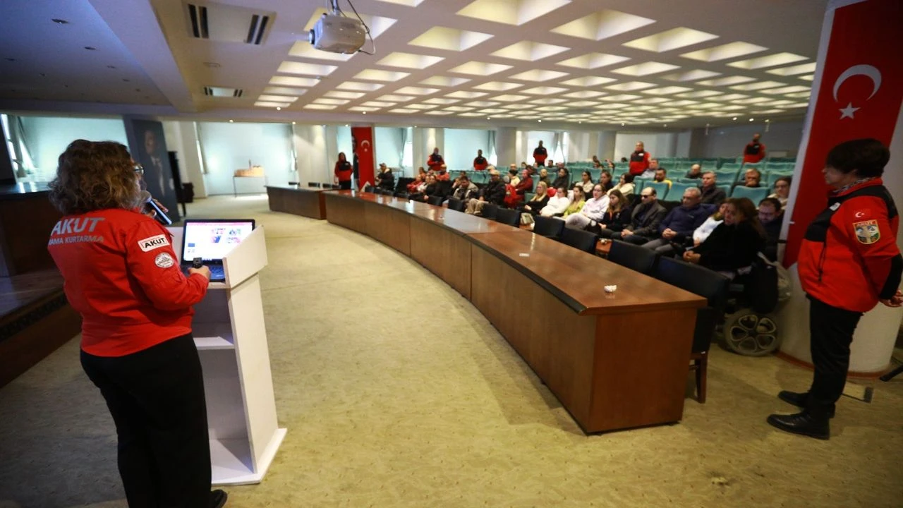  AKUT’TAN engellilere yönelik deprem semineri