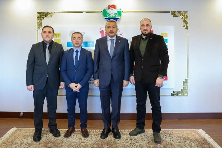 Yeşilay Rize şubesinden Vali Baydaş’a ziyaret