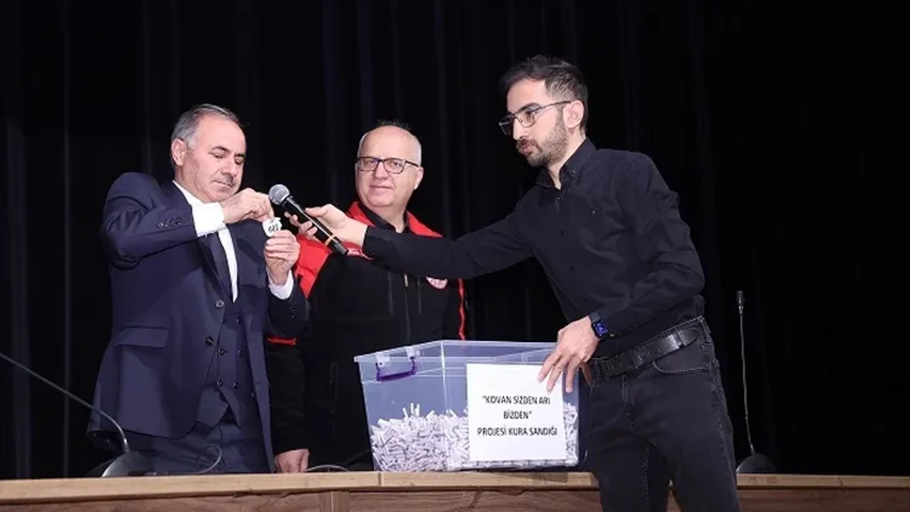 Kayserili arı üreticilerinden Büyükkılıç'a teşekkür