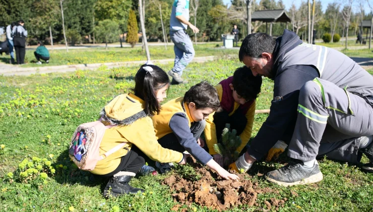 Kocaelili minikler, fidanları toprakla buluşturdu