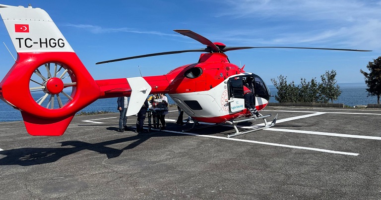 Rize’de ambulans helikopter 4 aylık bebek için havalandı