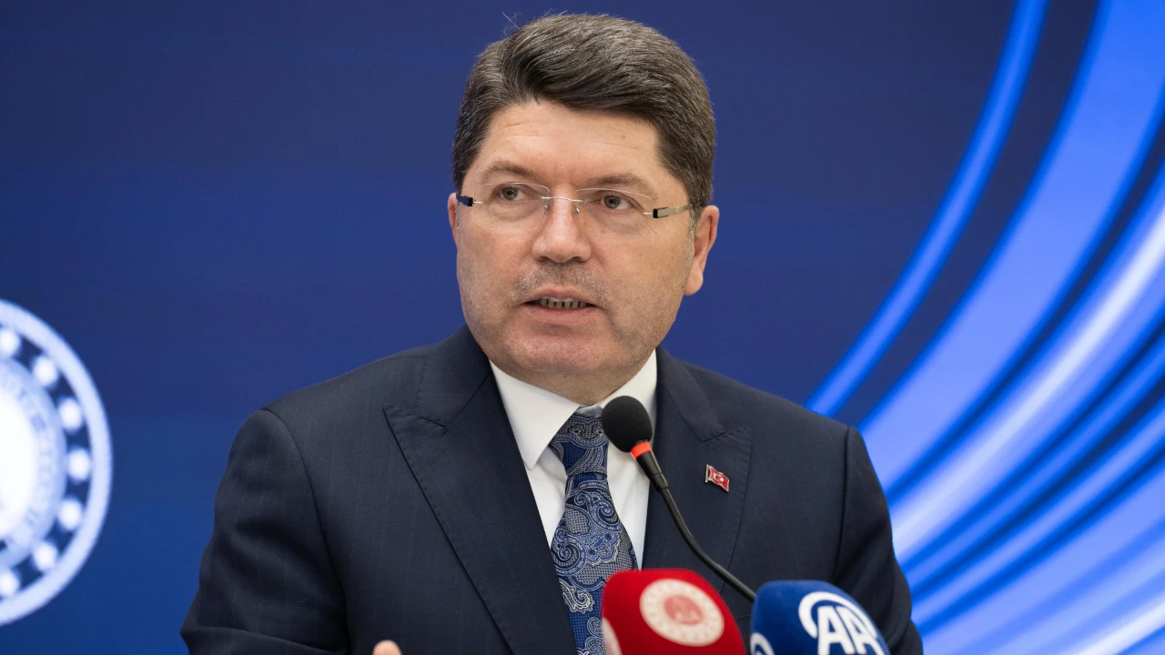 'Akın! Sert kayaya çarptın'a re'sen soruşturma! Özgür Özel'e re'sen soruşturma!