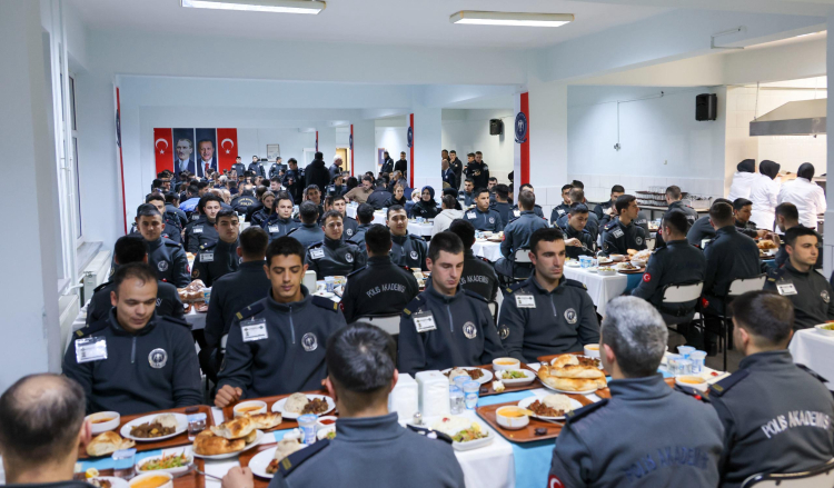 Bilecik Valisi Aygöl, polis adaylarıyla iftar programında buluştu