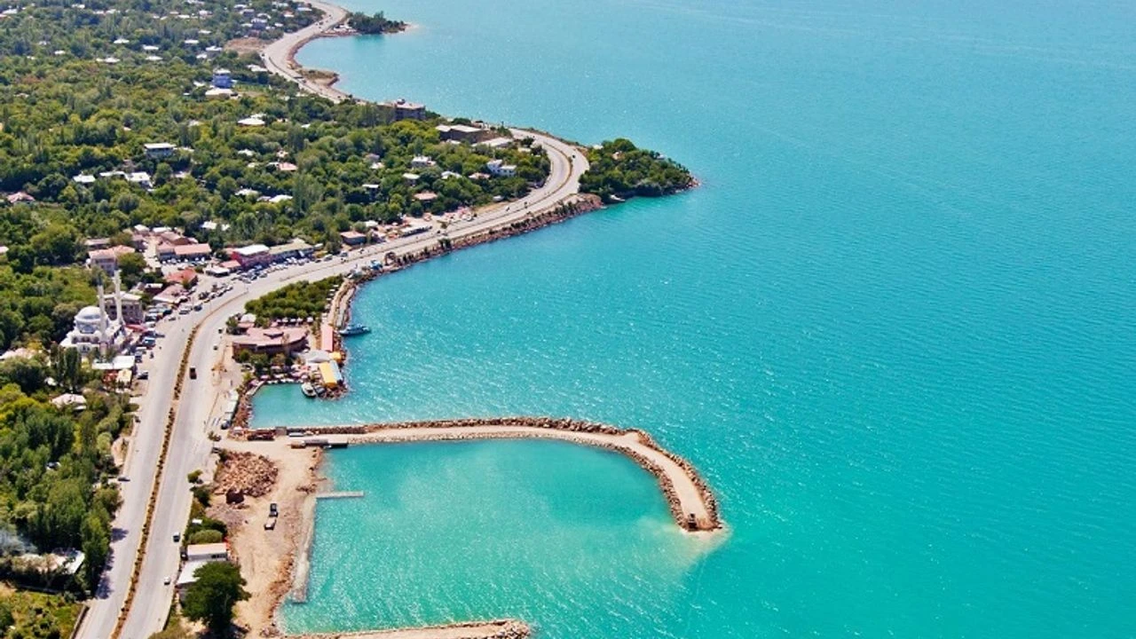 Ege’nin Sessiz Cenneti Edremit’te Gezilecek Yerler Nereler? Edremit'in Doğal Güzellikleri Neler? Edremit'in Ünlü Plajlar