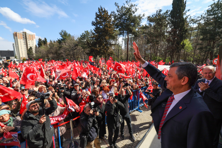 Özgür Özel'den Beylikdüzü Belediyesi'ne ziyaret