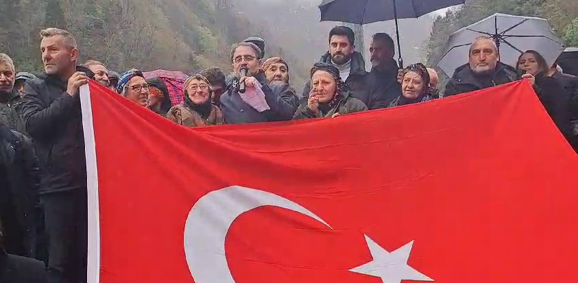 CHP Rize'de Ekrem İmamoğlu ve Belediye Başkanlarına Yönelik Operasyonlara Tepki Gösterdi