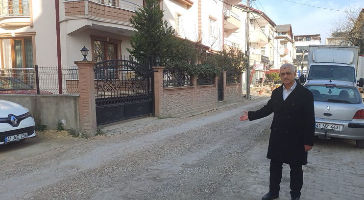 Gergerlioğlu, “Kartepe Mithatpaşa Caddesinin çevresindeki sokaklar kevgire dönmüş!”