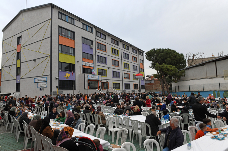 Bursa Yeşilova Mahallesi’nde 1000 kişilik iftar sofrası