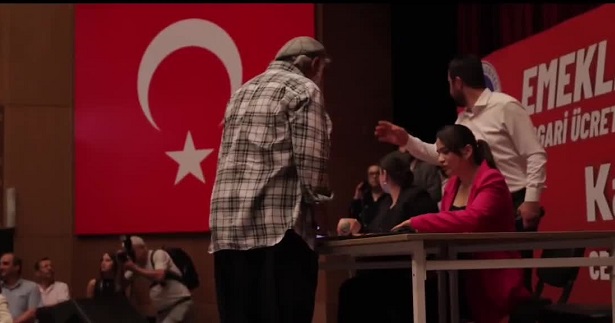 Ceyhan Belediyesi, emeklilere 5 bin TL bayram ikramiyesini hesaplara yatırdı