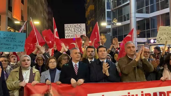 Ekrem İmamoğlu için adalet nöbeti devam ediyor... Trabzon’dan Türkiye’ye yayılacak ‘Kahkaha Protestosu’