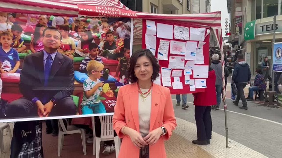 Ekrem İmamoğlu için dayanışma etkinliği: Çocuklar resim yaptı, yetişkinler mektup yazdı