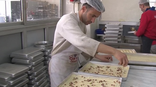 Malatya'da tatlıcılar Ramazan Bayramı'na hazırlanıyor: “Eski yoğunluk var ama miktar düştü”