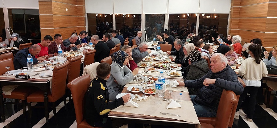 Ridos Termalde Geleneksel İftara Yoğun İlgi