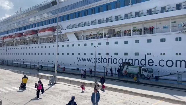 Astoria Grande Kruvaziyer Gemisi Amasra Limanı'na Demir Attı