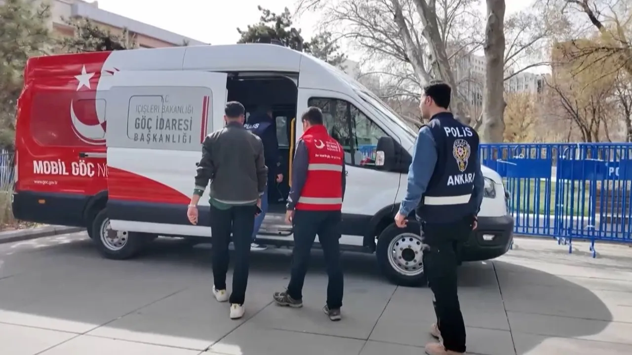Düzensiz göçle mücadele sürüyor