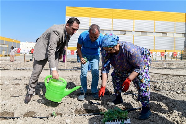 İzmir Bornova'da Kent Bostanları yaygınlaşıyor