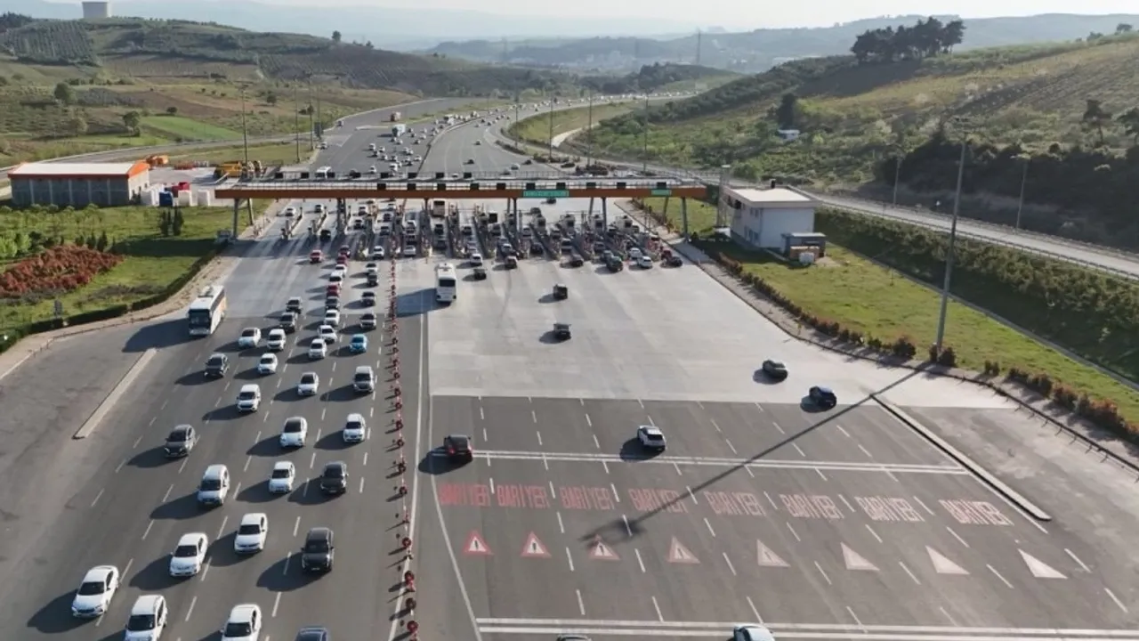 4 günde otoyolları 8,4 milyon araç kullandı