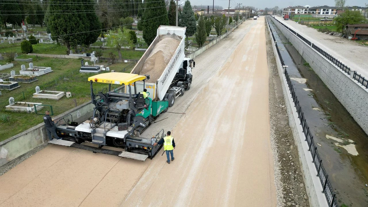 Karacasu’nun yeni cadde ve yaşam alanı hızla tamamlanıyor