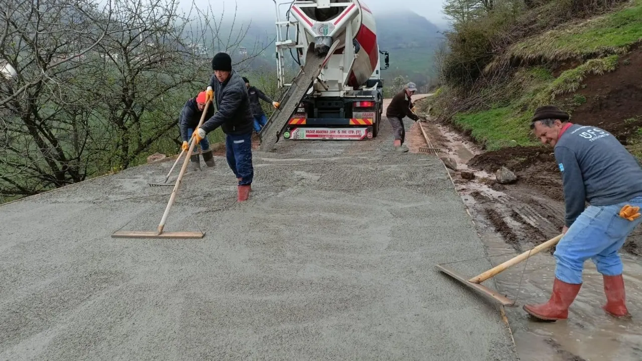 Ordu Aybastı’ya beton yol çalışması