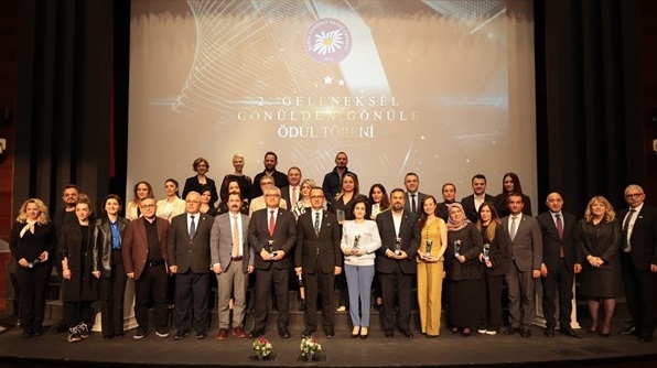 Bursa Kanserle Savaş Derneği'nden anlamlı ödül gecesi