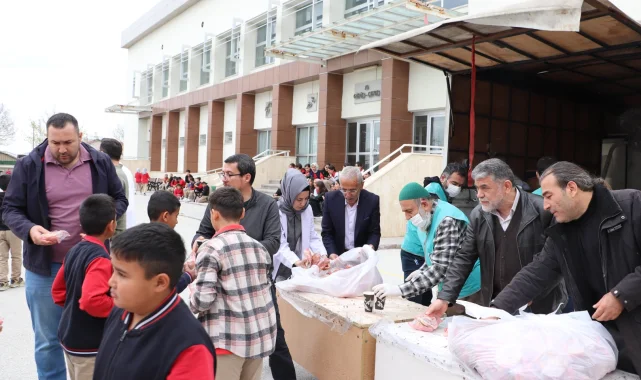 Cansuyu Derneği okullarda öğrencilerle bir araya geliyor