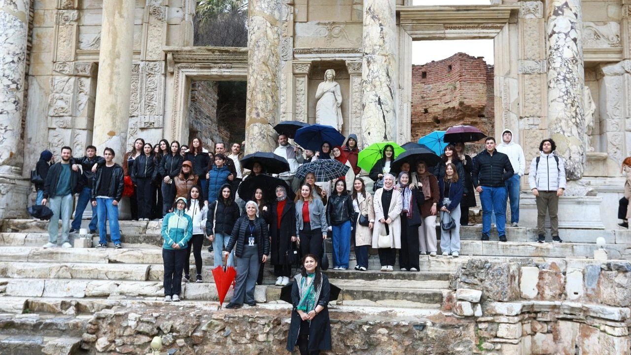  Efes Selçuk’ta kütüphane haftası etkinlikleri başladı