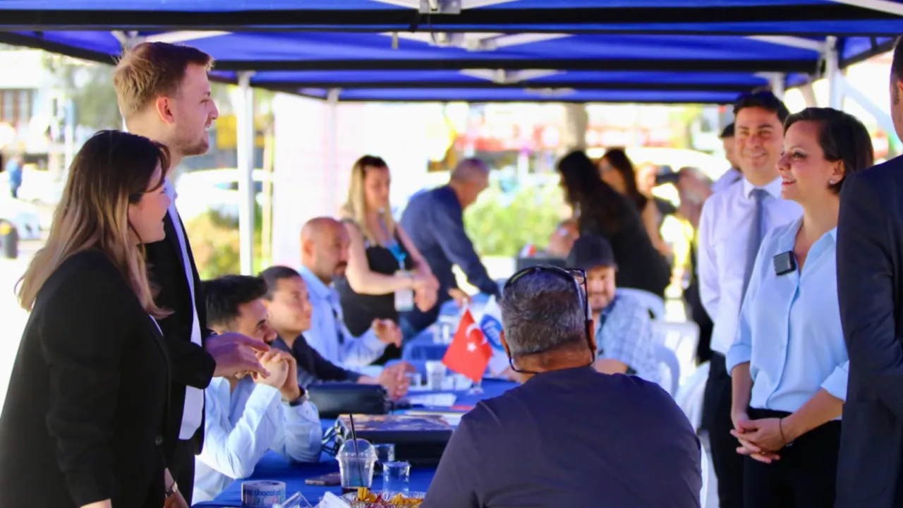 İzmir Karabağlar'da İstihdam Günleri yoğun ilgi gördü