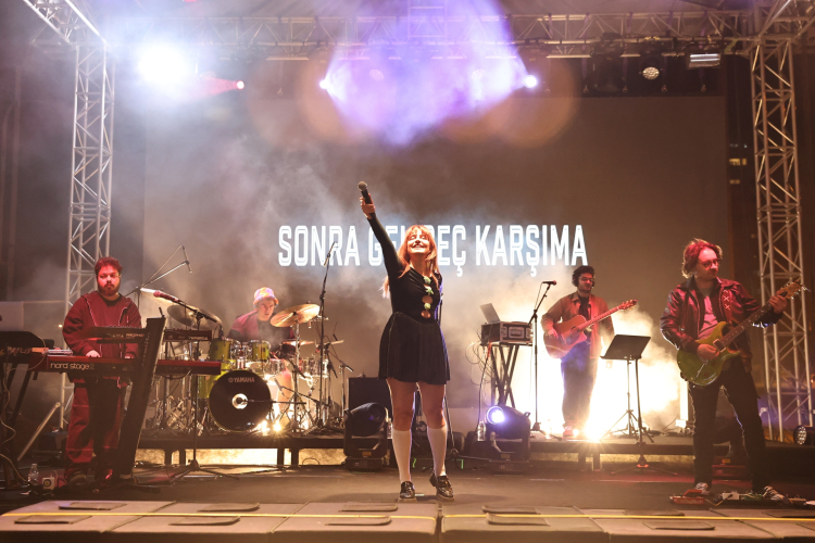 Liseli gençler müzik yeteneklerini sergiledi
