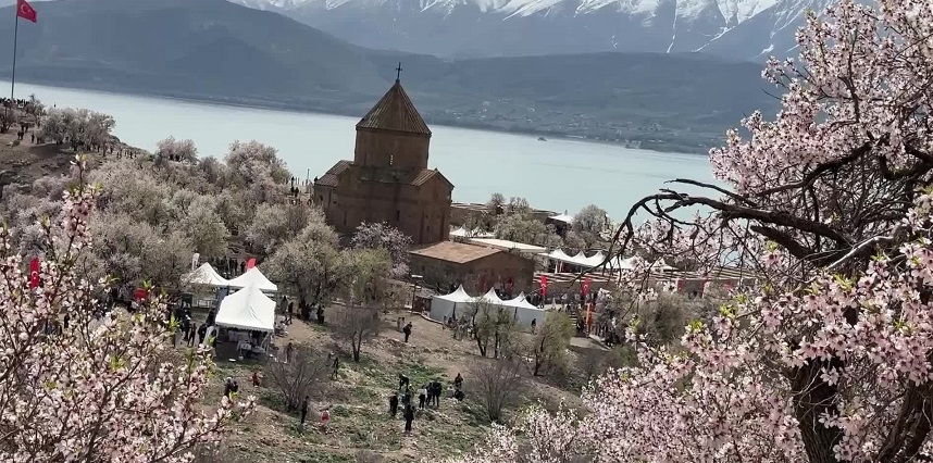Van'da 'Badem Çiçeği Festivali' başladı