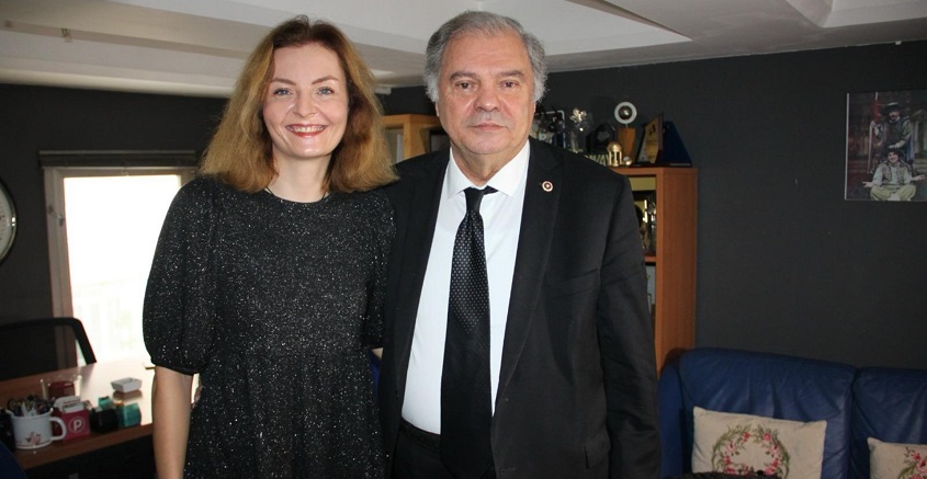 ESKİ SİYASETÇİNİN GÜZEL OYUNU