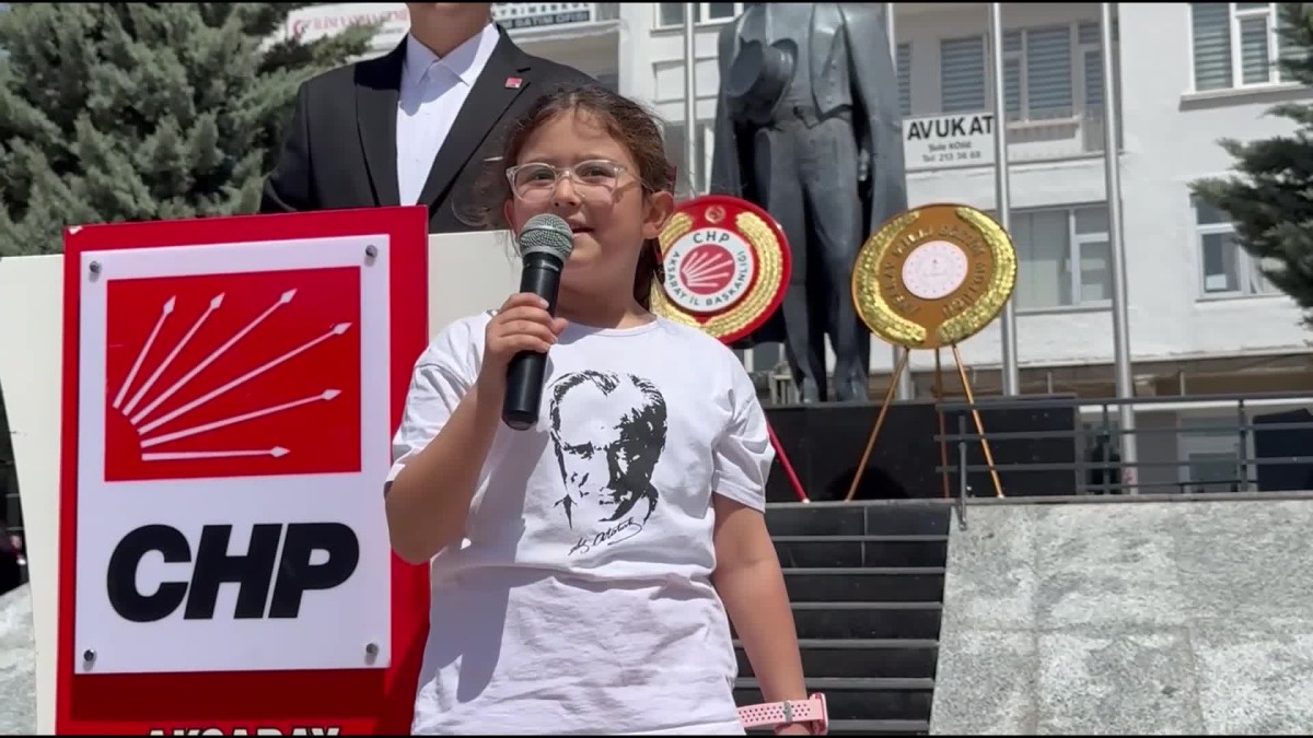 CHP Aksaray İl Teşkilatı, Mustafa Kemal Atatürk'ün posterinin Valilik binasına asılmamasına tepki gösterdi