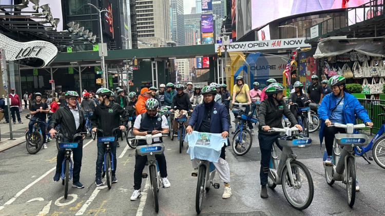 New York'ta Car Free Earth Day başladı! 54 sokak trafiğe kapatıldı!